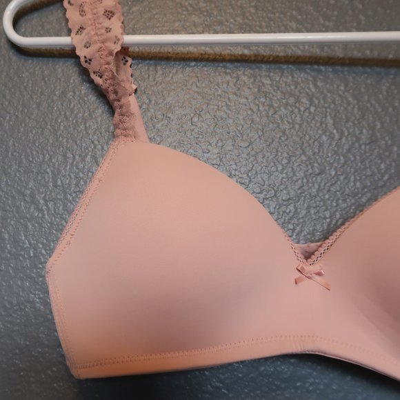 Pink Wireless Bra - Picture 2 of 7